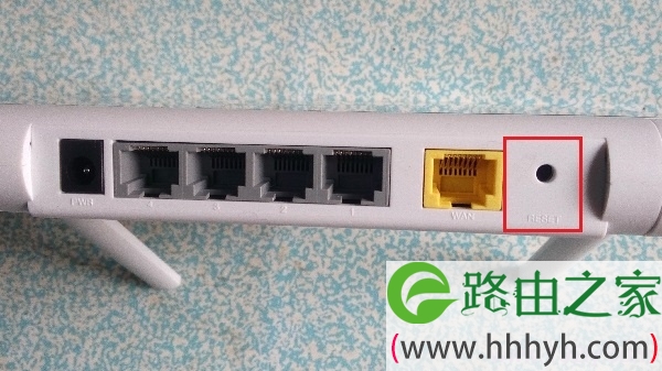 按住RESET，把360路由器恢复出厂设置