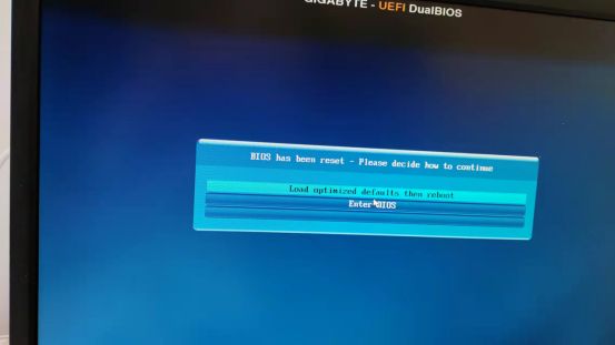 电脑开机显示GIGABYTE(电脑开机显示GIGABYTE-UEFI BIOS)